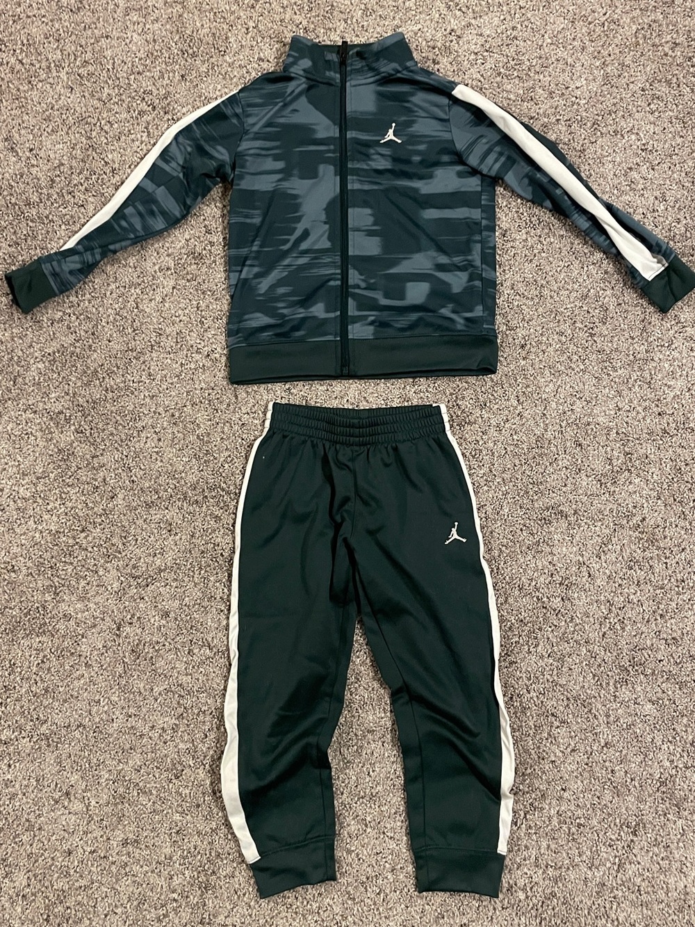 Jordan Children's size 6 -7 Dark Green Track Jacket & Joggers with White Jumpman
